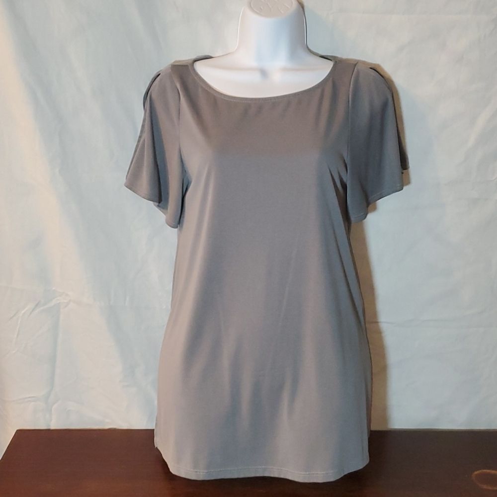 Green Envelope Los Angeles Grey Cold Shoulder Short Sleeve Soft Knit Size small